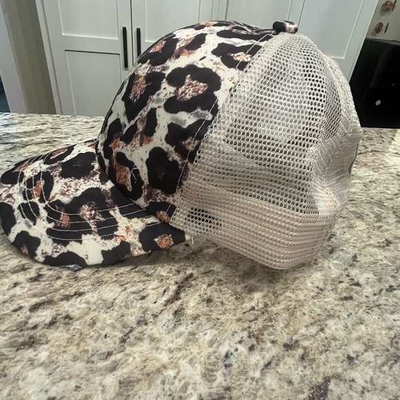 Leopard Print Cap - Picture 2 of 5